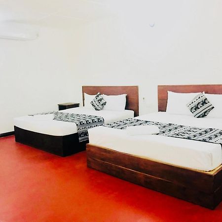 Wild Hut Habarana Bed & Breakfast Exterior photo