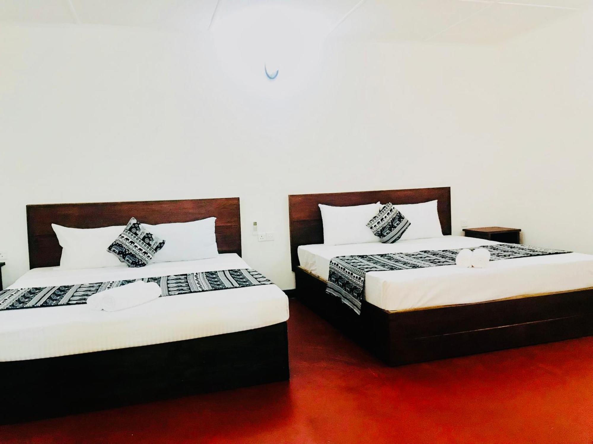 Wild Hut Habarana Bed & Breakfast Exterior photo